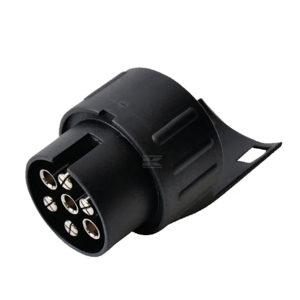 17. ADAPTADOR DE 7 A 13 POLOS