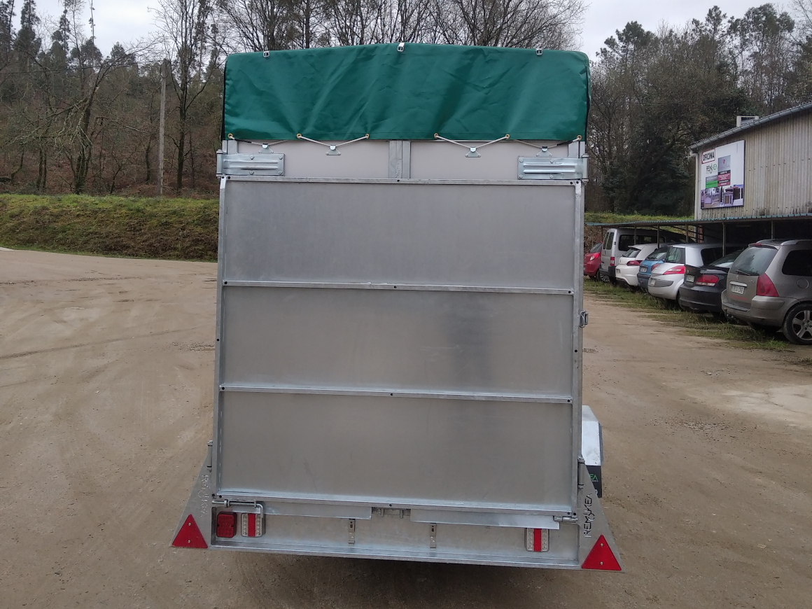 Remolque de caja cerrada alquiler Romolkea